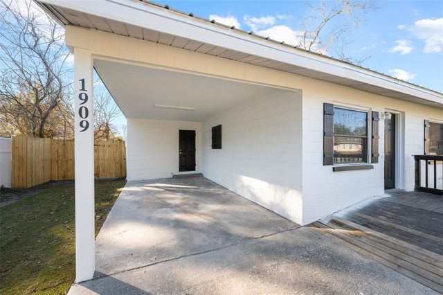 1909 SE 14TH AVENUE, Gainesville, FL 32641