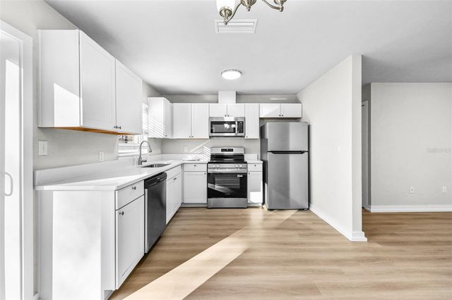 1909 SE 14TH AVENUE, Gainesville, FL 32641