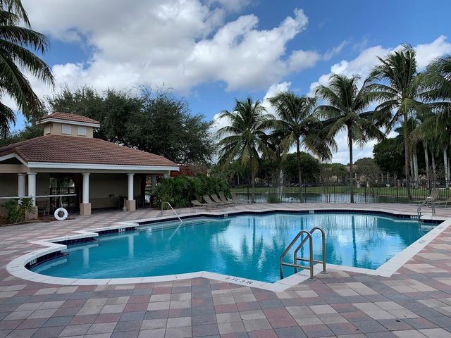 2565 Centergate Dr 204, Miramar, FL 33025