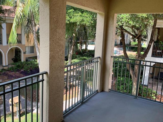 2565 Centergate Dr 204, Miramar, FL 33025