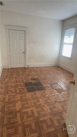 512 W 44th Street, Savannah, GA 31405