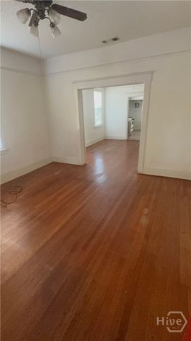 512 W 44th Street, Savannah, GA 31405
