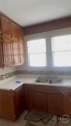 512 W 44th Street, Savannah, GA 31405