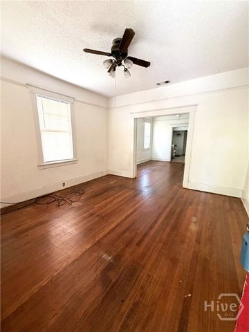 512 W 44th Street, Savannah, GA 31405
