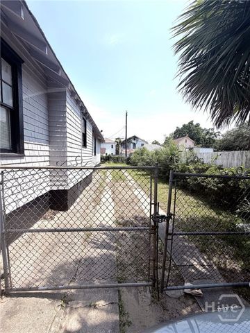 512 W 44th Street, Savannah, GA 31405