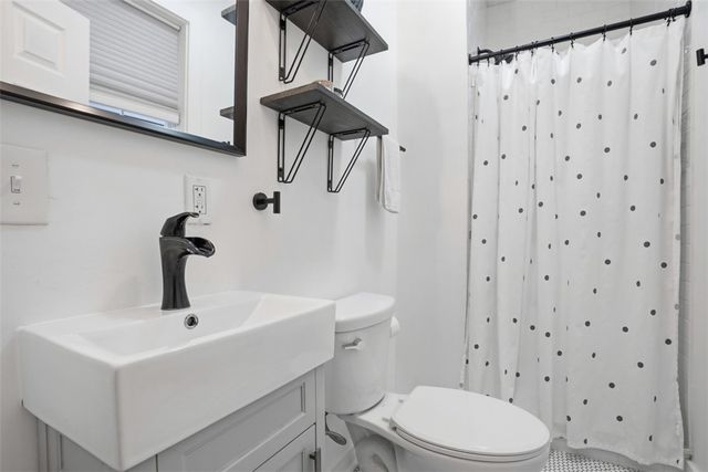 1150 Woods Run Ave, Brighton Heights, PA 15212