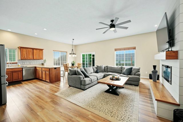 2206 Pheasant Ln., Salina, KS 67401