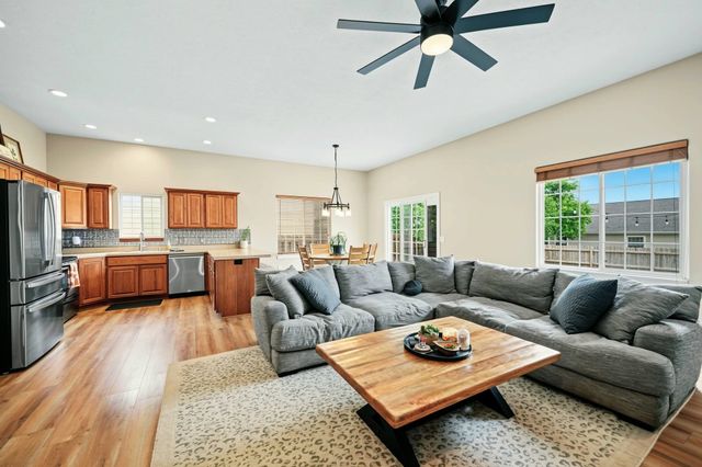 2206 Pheasant Ln., Salina, KS 67401