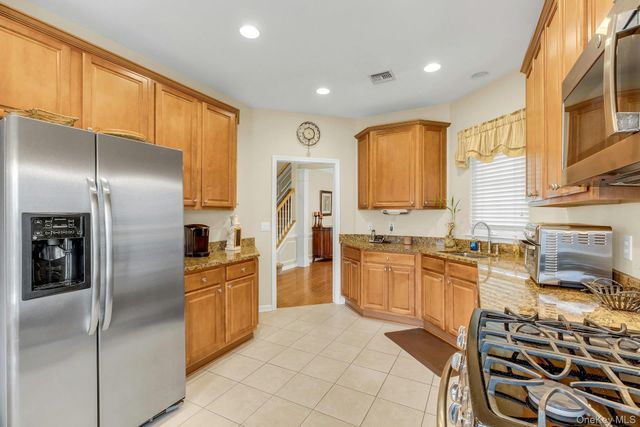 43 Louden Loop, Mount Sinai, NY 11766