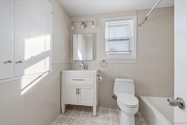 8 Garfield Avenue 2, Farmingdale, NY 11735