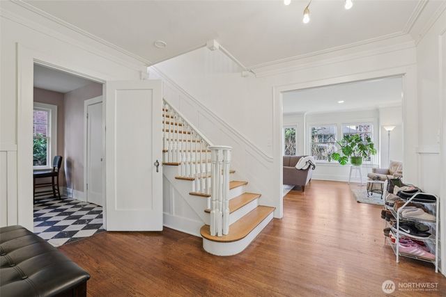 5230 16th Avenue NE, Seattle, WA 98105