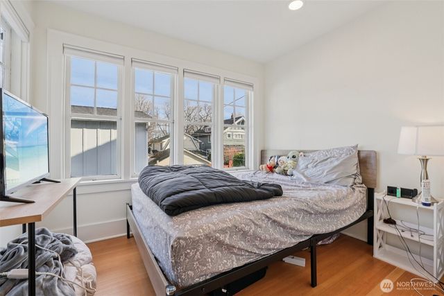 5230 16th Avenue NE, Seattle, WA 98105