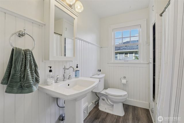 5230 16th Avenue NE, Seattle, WA 98105