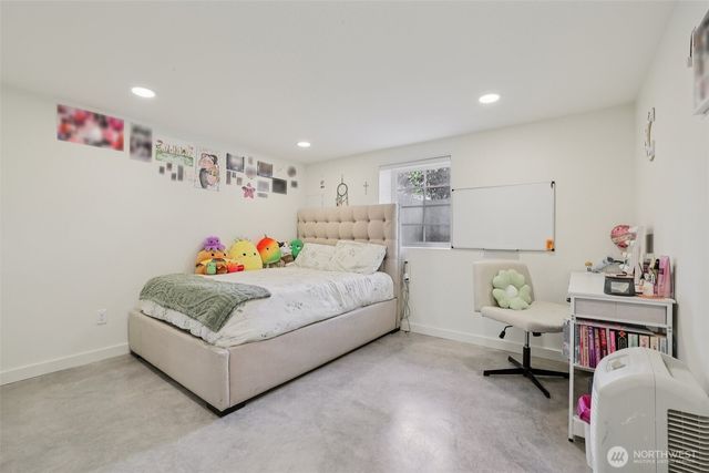 5230 16th Avenue NE, Seattle, WA 98105