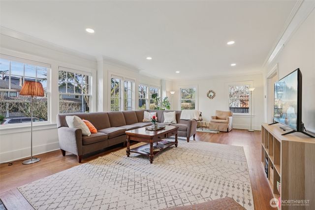 5230 16th Avenue NE, Seattle, WA 98105