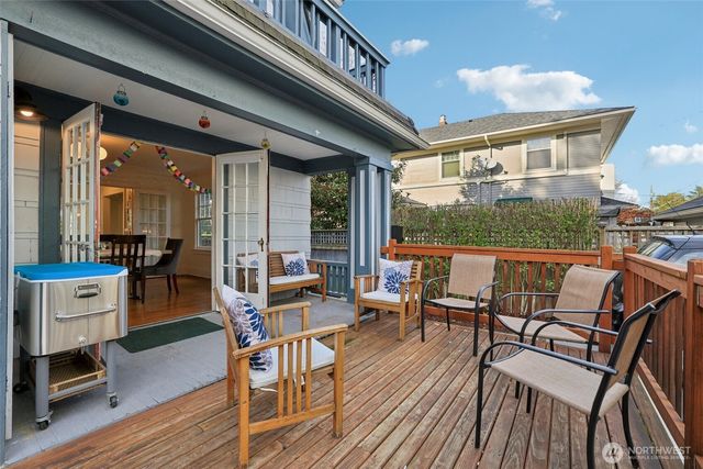 5230 16th Avenue NE, Seattle, WA 98105