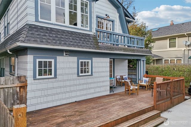 5230 16th Avenue NE, Seattle, WA 98105