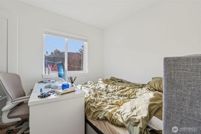 5230 16th Avenue NE, Seattle, WA 98105