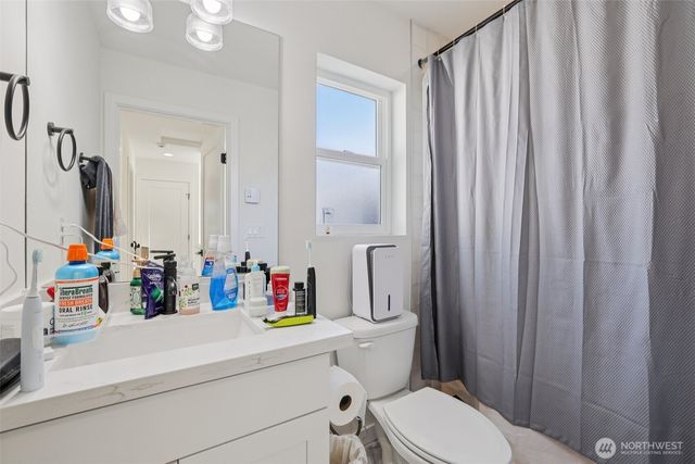 5230 16th Avenue NE, Seattle, WA 98105