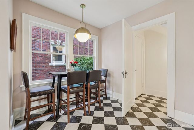 5230 16th Avenue NE, Seattle, WA 98105