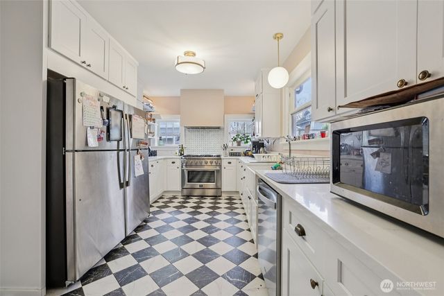 5230 16th Avenue NE, Seattle, WA 98105