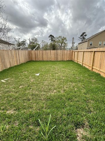 8218 Locksley Road B, Houston, TX 77078