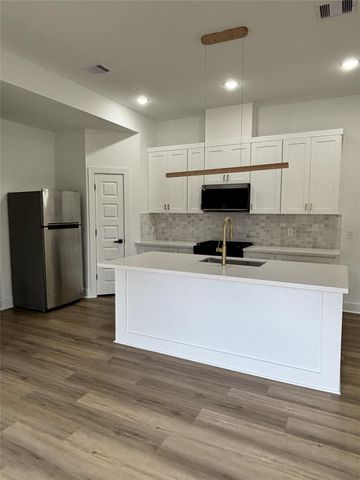 8218 Locksley Road B, Houston, TX 77078