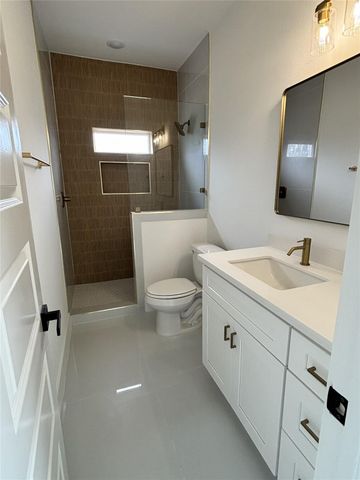 8218 Locksley Road B, Houston, TX 77078