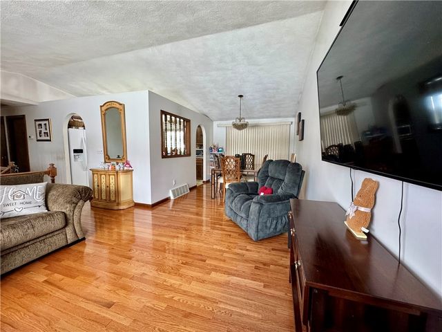 15 Palm Boulevard N, Warwick, RI 02888