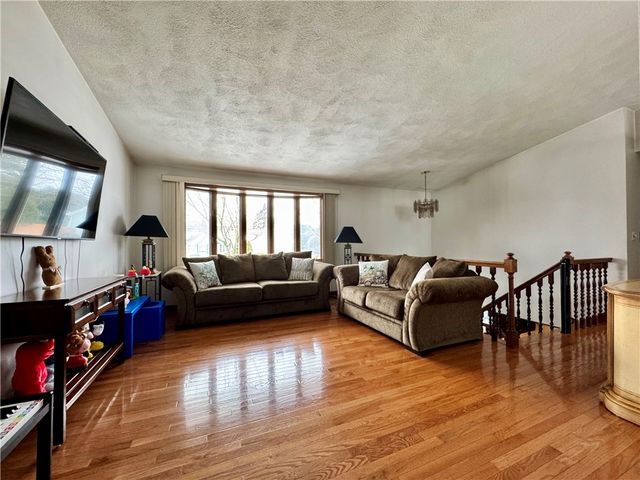 15 Palm Boulevard N, Warwick, RI 02888