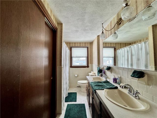 15 Palm Boulevard N, Warwick, RI 02888