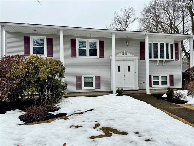 15 Palm Boulevard N, Warwick, RI 02888
