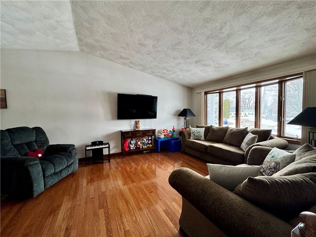 15 Palm Boulevard N, Warwick, RI 02888