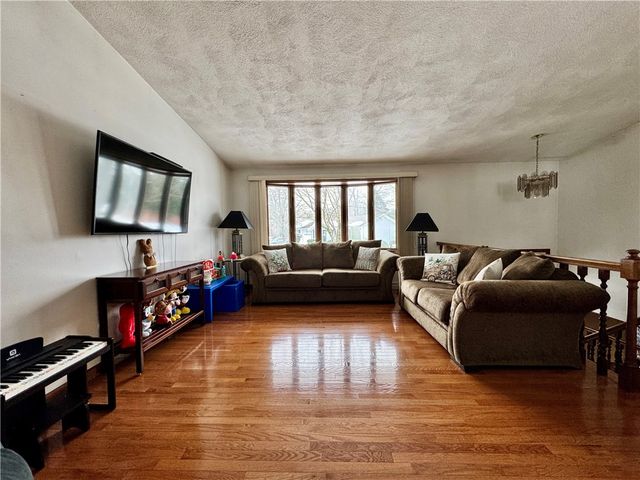 15 Palm Boulevard N, Warwick, RI 02888