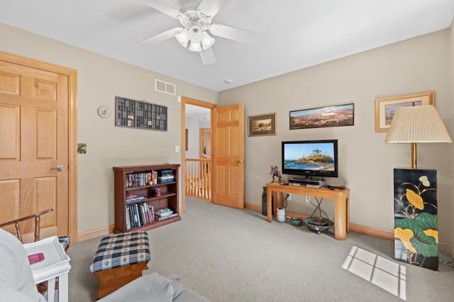 6921 Bluff Lane NW, Rochester, MN 55901
