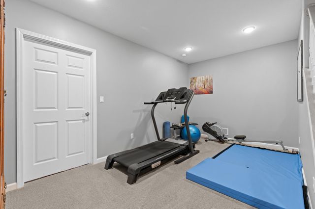 6921 Bluff Lane NW, Rochester, MN 55901