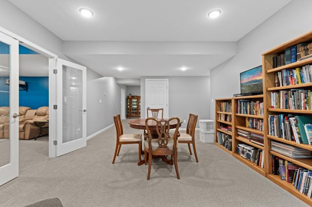 6921 Bluff Lane NW, Rochester, MN 55901
