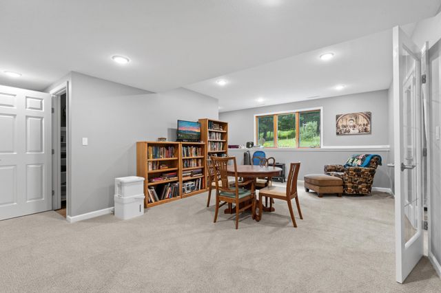 6921 Bluff Lane NW, Rochester, MN 55901