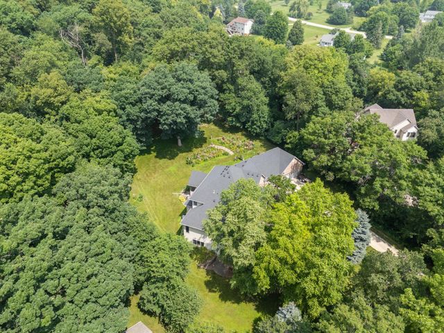 6921 Bluff Lane NW, Rochester, MN 55901