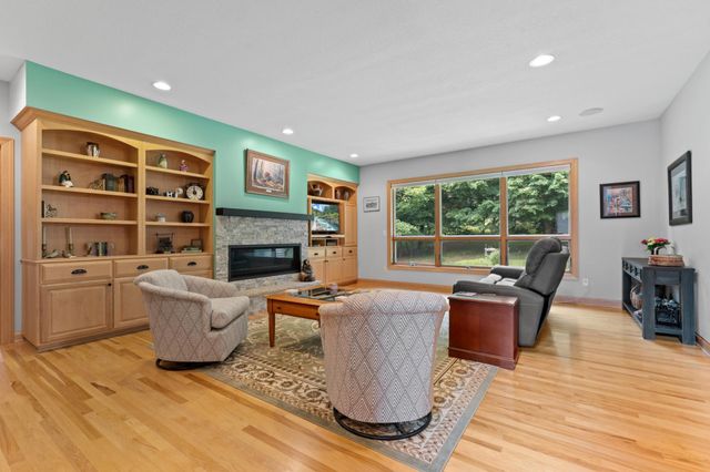 6921 Bluff Lane NW, Rochester, MN 55901