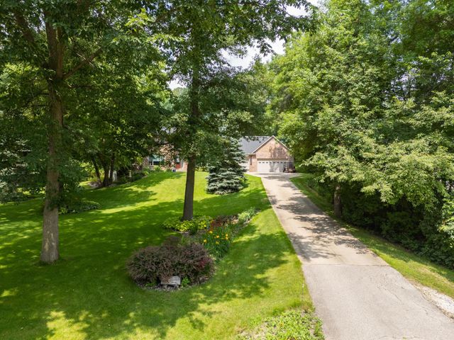 6921 Bluff Lane NW, Rochester, MN 55901