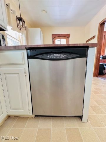 309 Donahey Avenue NE, New Philadelphia, OH 44663