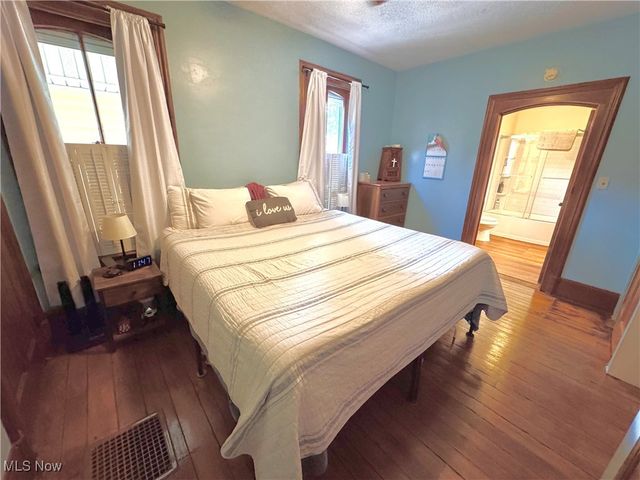 309 Donahey Avenue NE, New Philadelphia, OH 44663