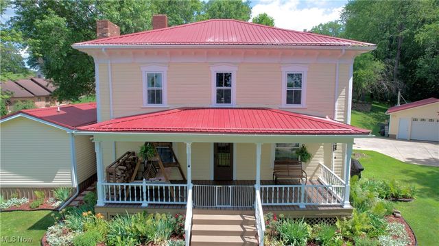 309 Donahey Avenue NE, New Philadelphia, OH 44663