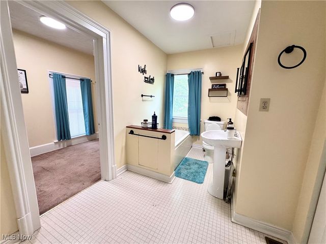 309 Donahey Avenue NE, New Philadelphia, OH 44663