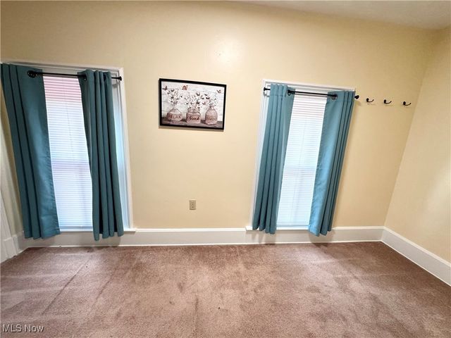 309 Donahey Avenue NE, New Philadelphia, OH 44663