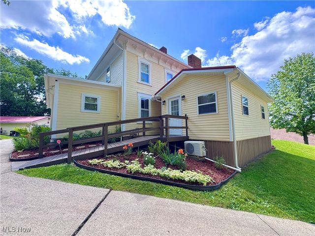 309 Donahey Avenue NE, New Philadelphia, OH 44663