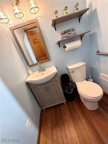 309 Donahey Avenue NE, New Philadelphia, OH 44663