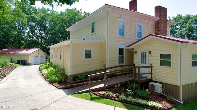 309 Donahey Avenue NE, New Philadelphia, OH 44663