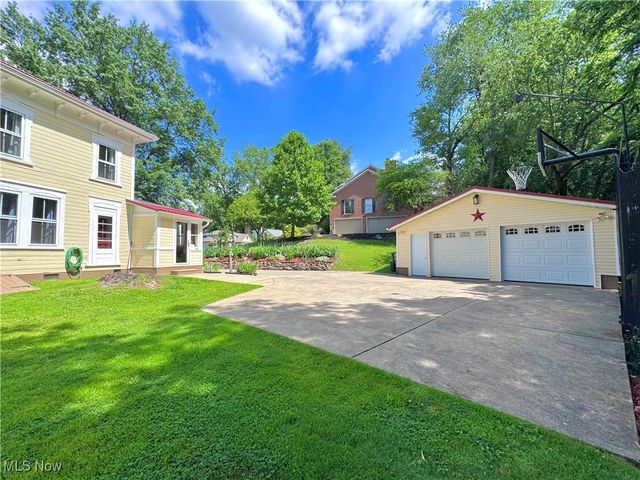 309 Donahey Avenue NE, New Philadelphia, OH 44663